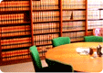 목재로 시공된 도서실 전경