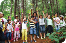녹색산촌체험행사에 참여중인 학생들